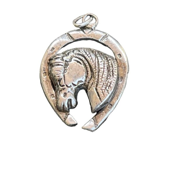 Vintage Silver Horse Head in Horseshoe Charm Pendant Equine Jewelry Equestrian T - Picture 3 of 6